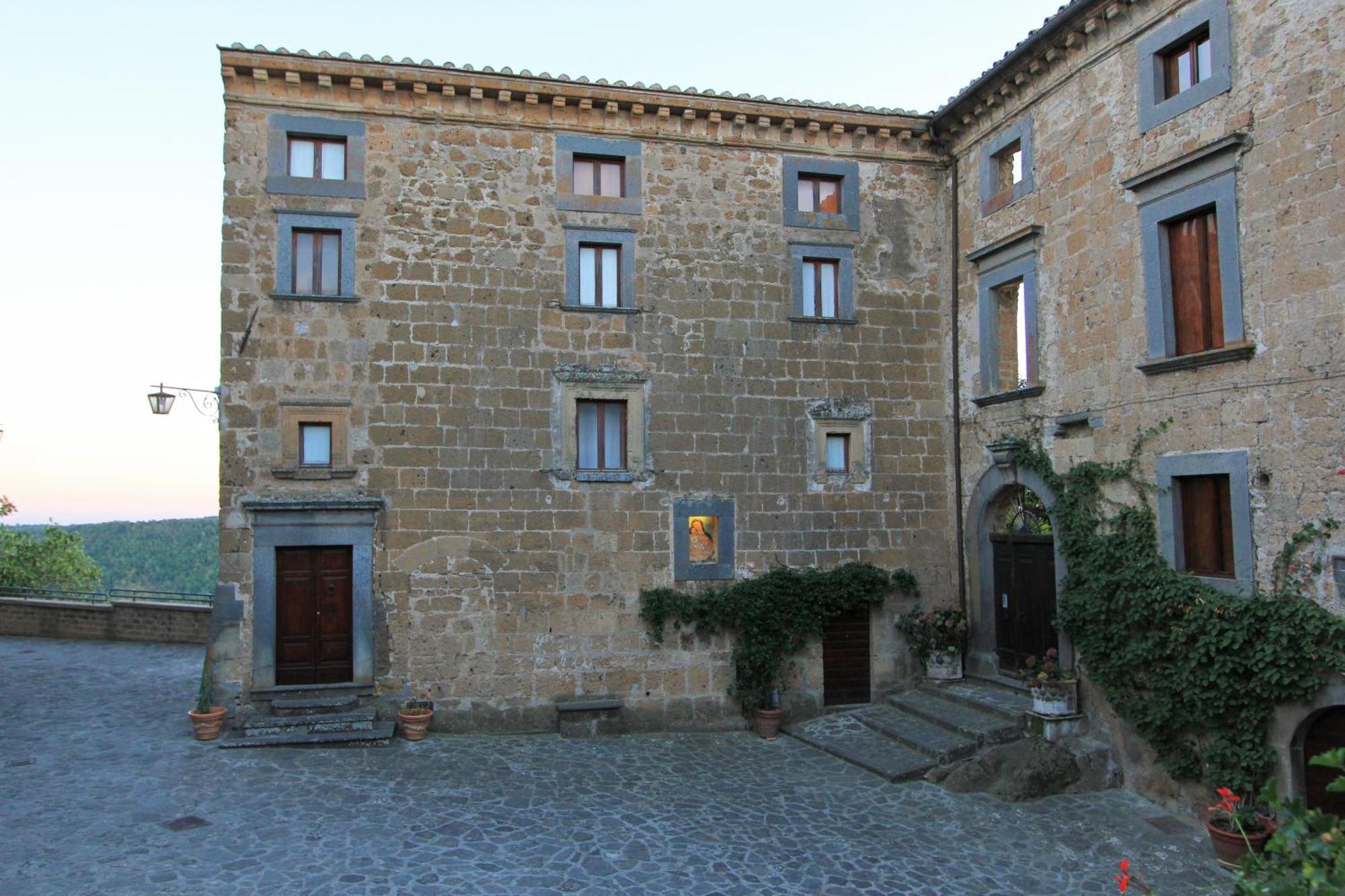 La Rocca - Palazzo Pallotti Lubriano Buitenkant foto